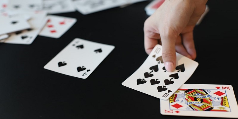 Chia bài cho các lá bài chung